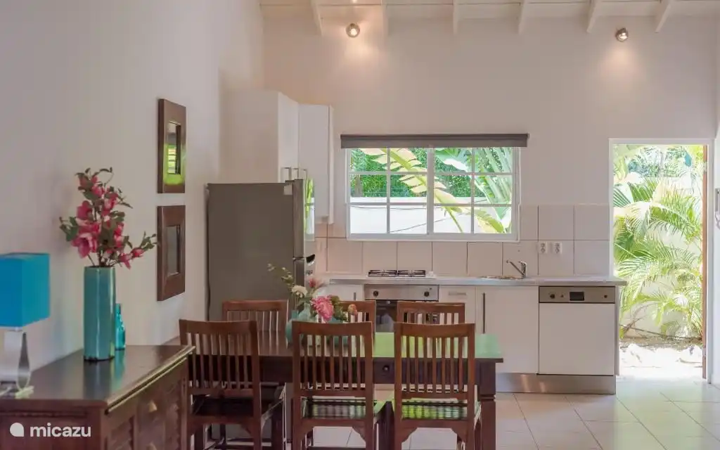 Large kitchen fully equipped.