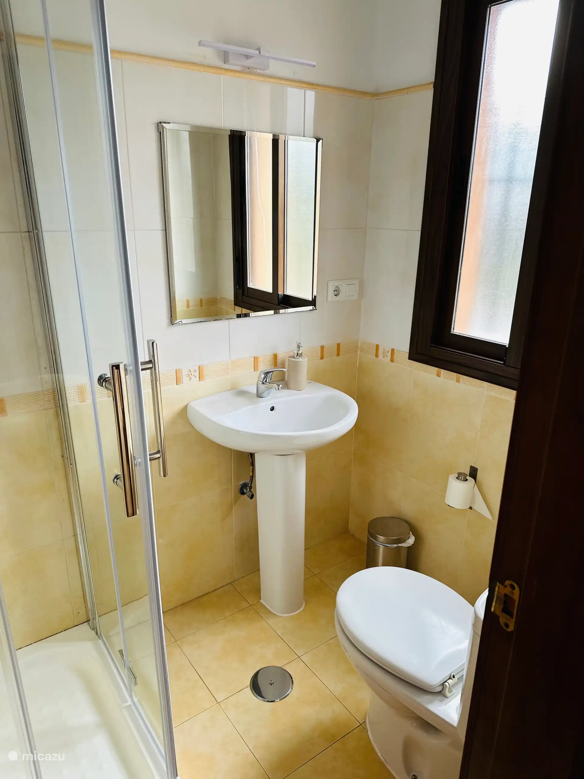 Salle de bain 2 avec douche