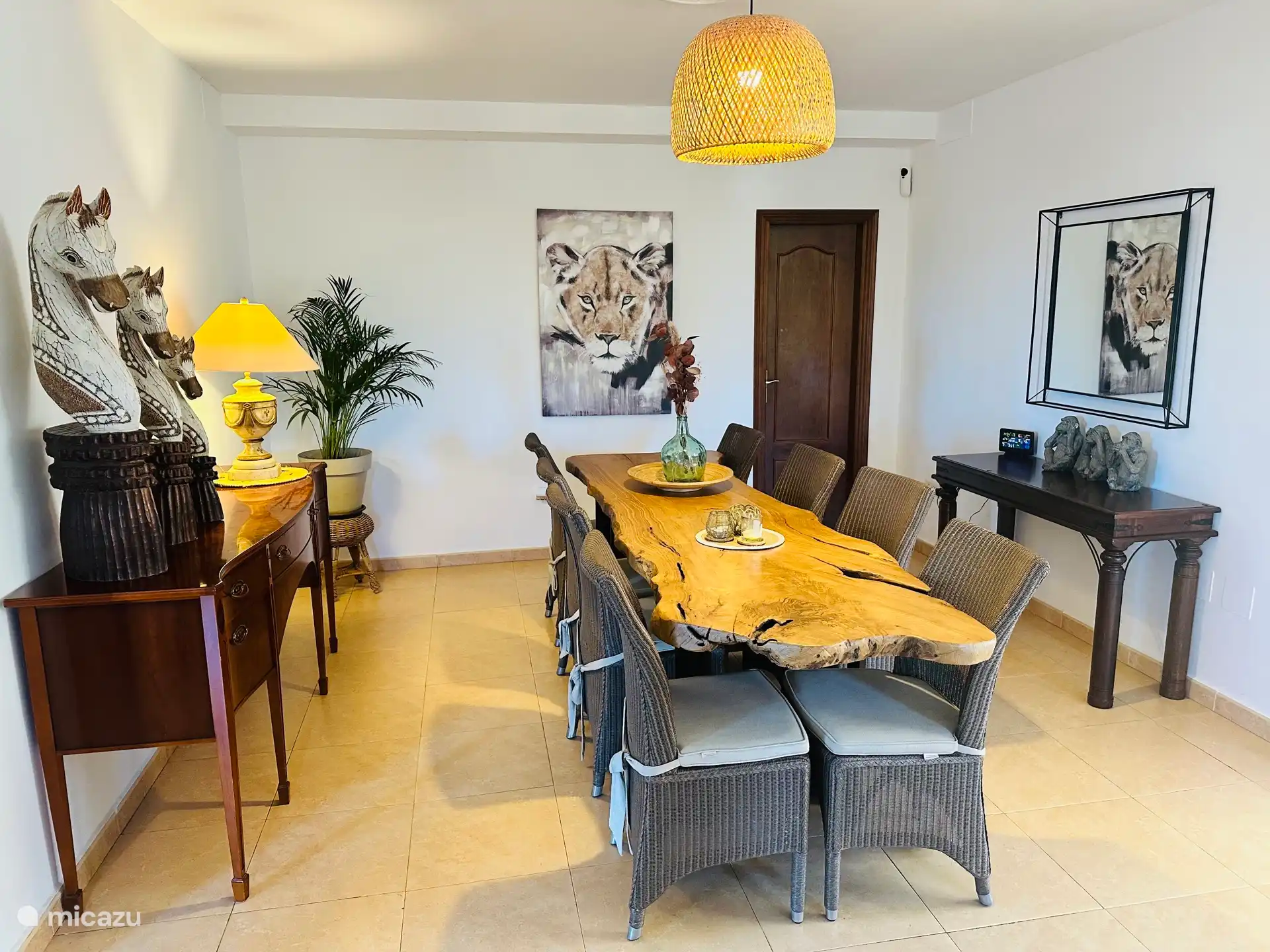 Salle à manger pour 8 à 10 personnes