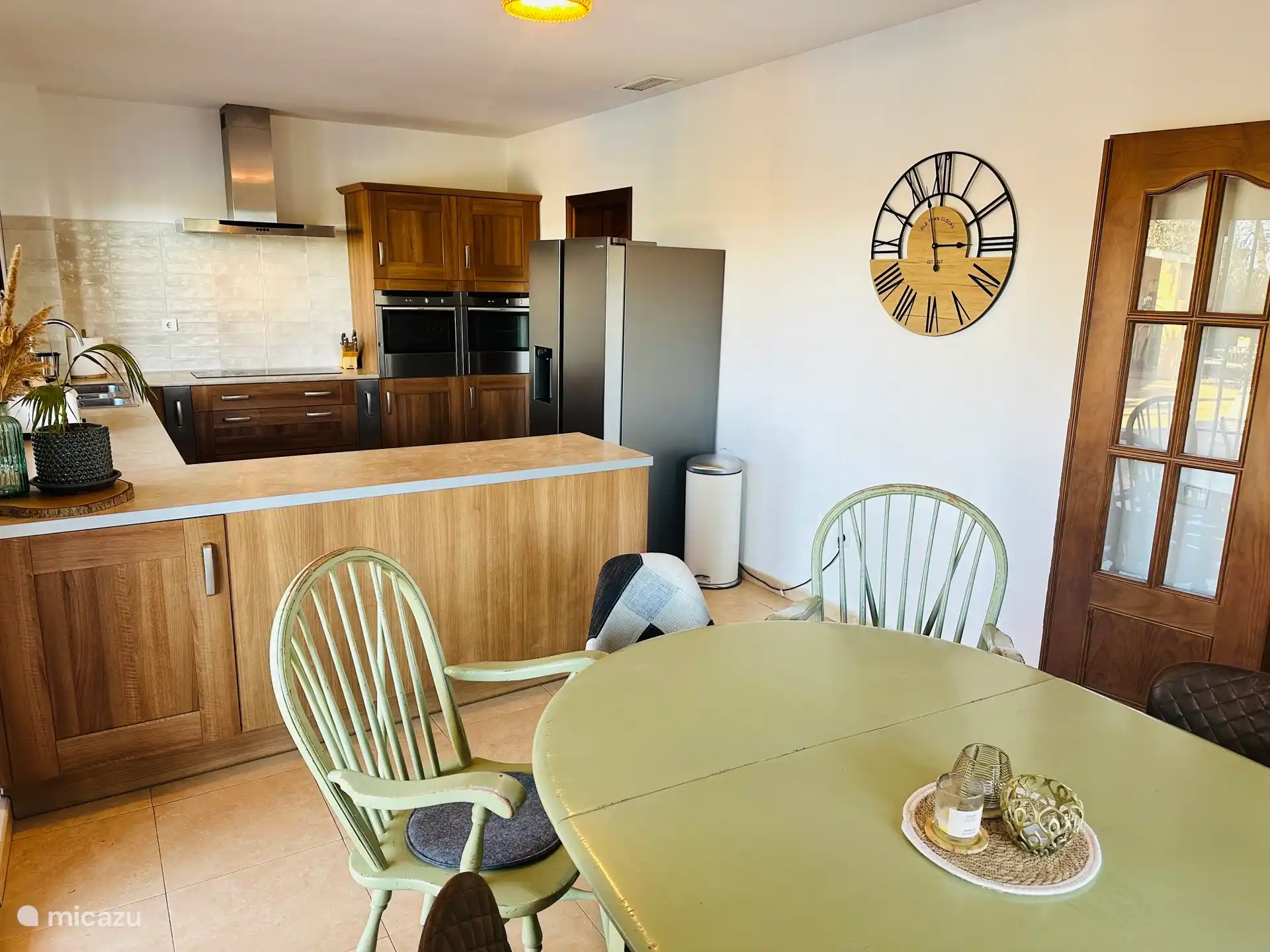 Cuisine avec bar petit-déjeuner