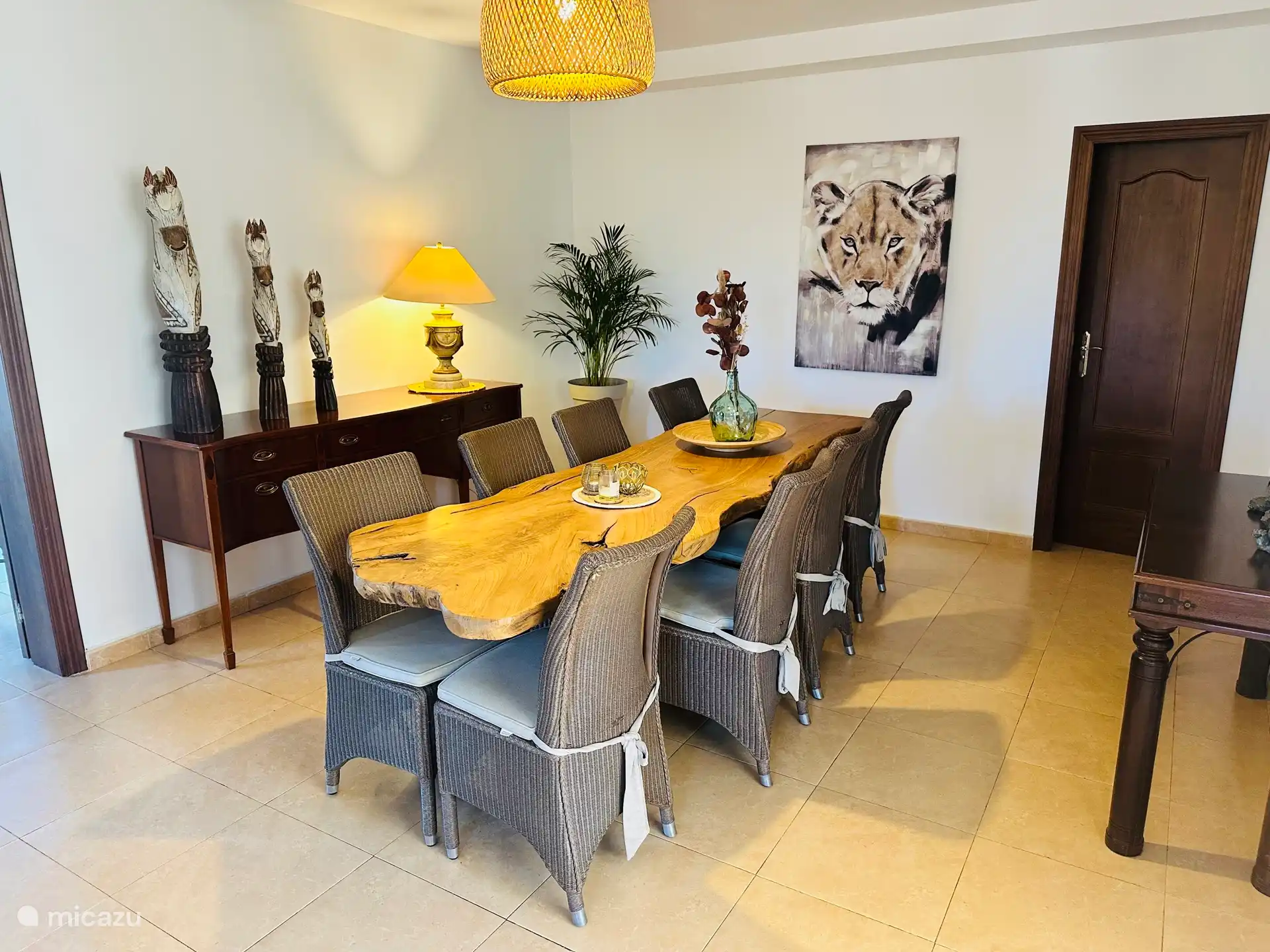 Salle à manger pour 8 à 10 personnes