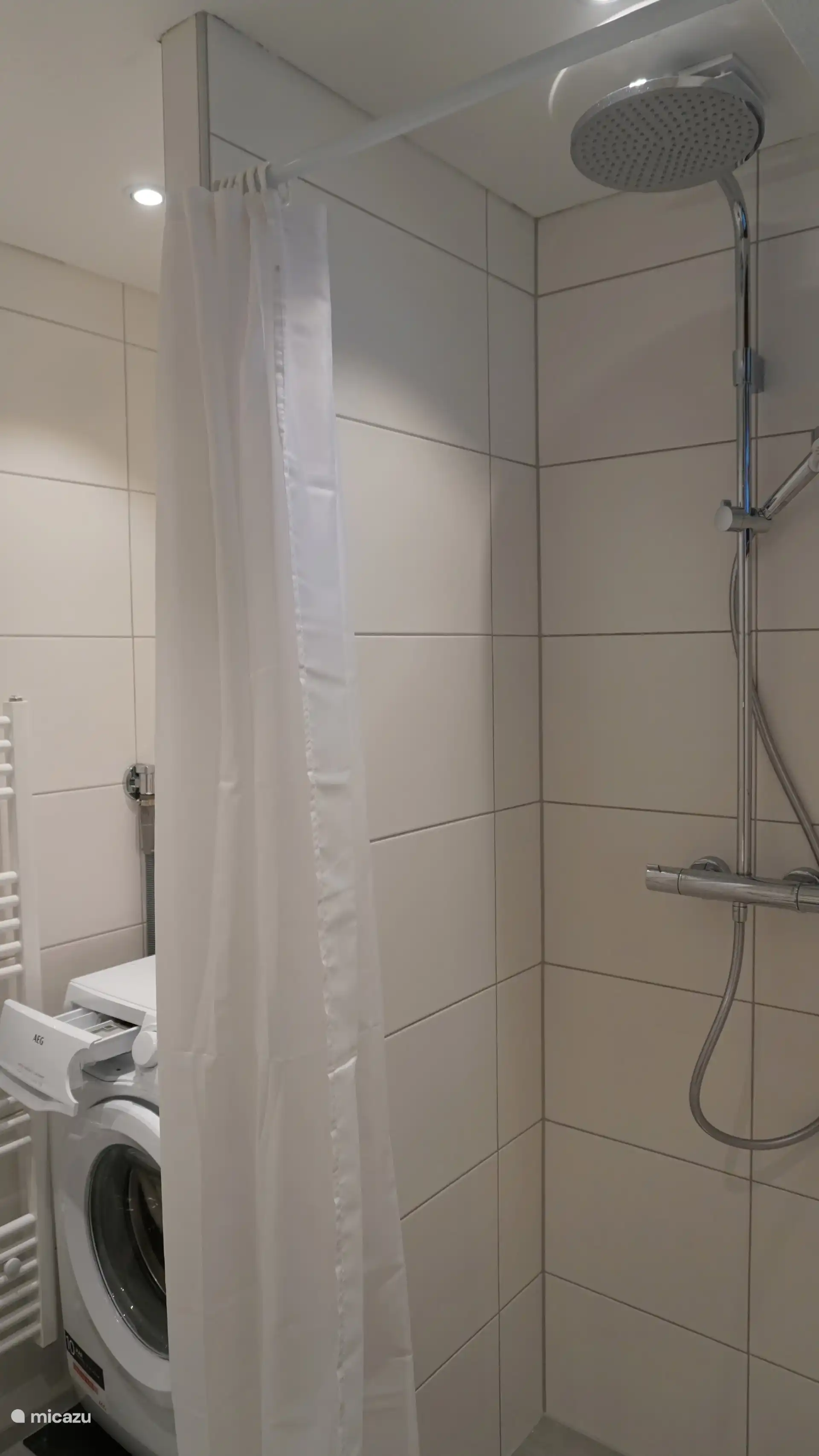 Bathroom with washing machine