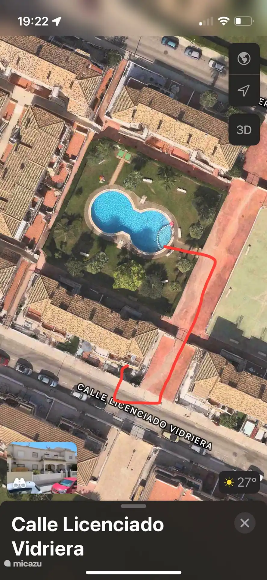 Straße zum Schwimmbad