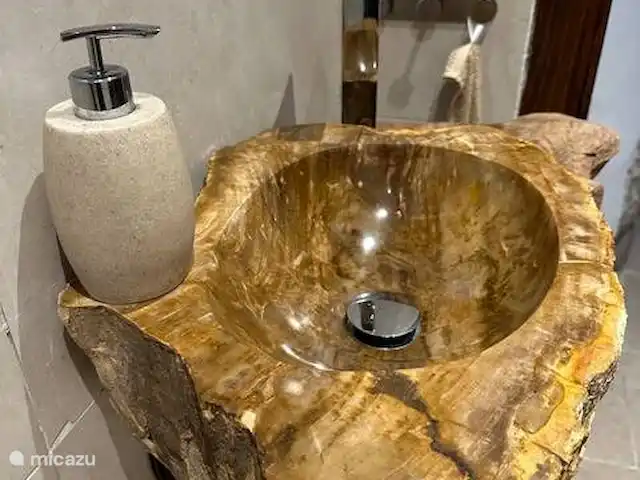 Antiguo Trullo Casa Lucca en Italia, Apulia, Carovigno - casa vacacional Lavabo de baño