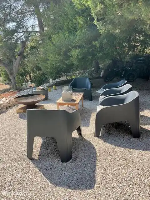 Asiento junto al cuenco de fuego