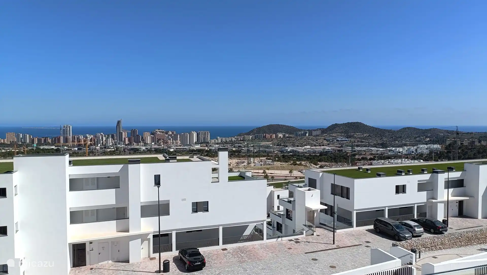 Vistas panorámicas de Benidorm, costa y montaña