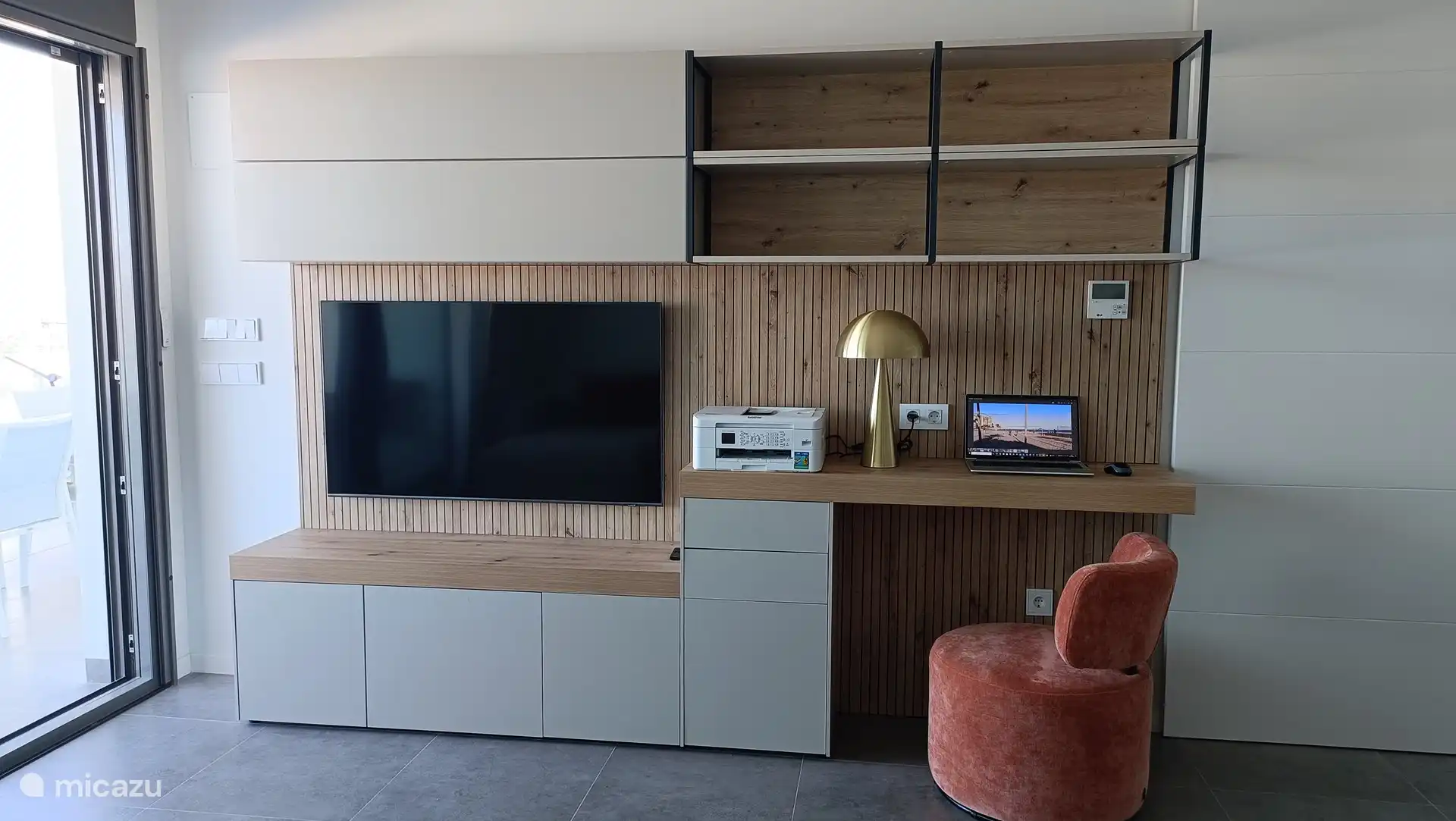 Lugar de trabajo en la sala de estar