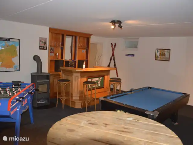 Maison de vacancesWinterberg max 16 pers | Allemagne, Sauerland, Winterberg - maison de vacances Au sous-sol, vous pourrez faire une partie de billard, de fléchettes, de baby-foot ou de jeu de palets.