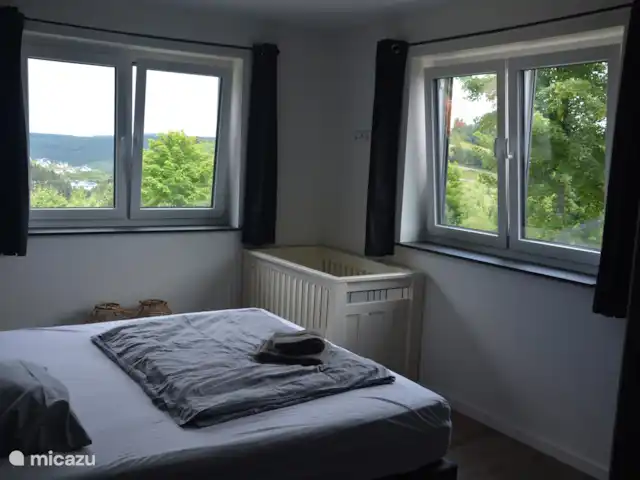 Maison de vacancesWinterberg max 16 pers | Allemagne, Sauerland, Winterberg - maison de vacances Chambre 2 personnes au rez-de-chaussée. La literie pour le lit bébé est également fournie par nos soins