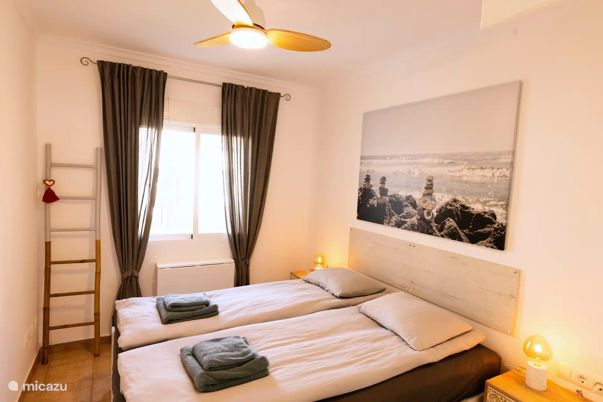 Queen bed size 160 x 200
