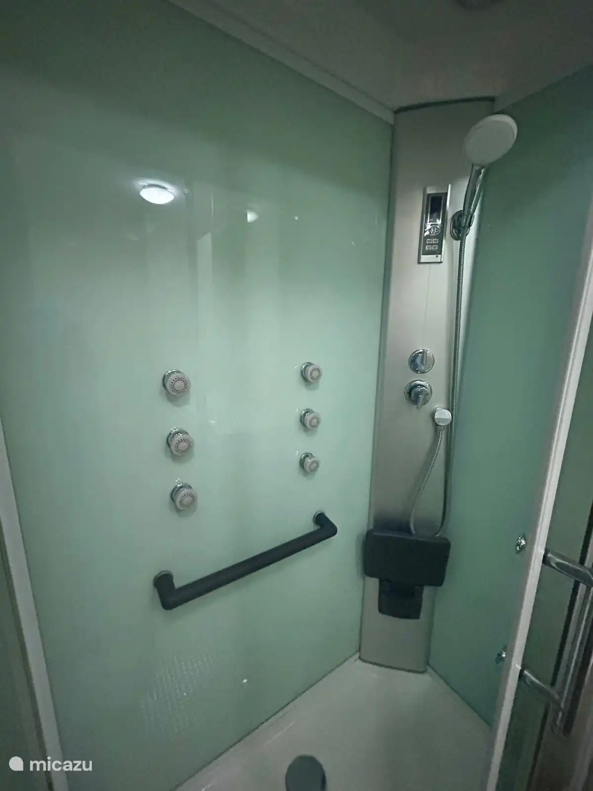 De douche van binnen