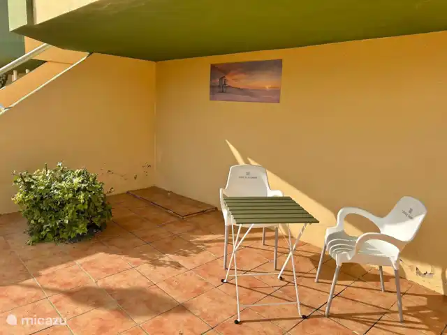 Casa de Estepa, Torremolinos huren in Spanje, Costa del Sol, Torremolinos - appartement Onder het balkon bevindt zich ook nog een patio, welke hoort bij het appartement.