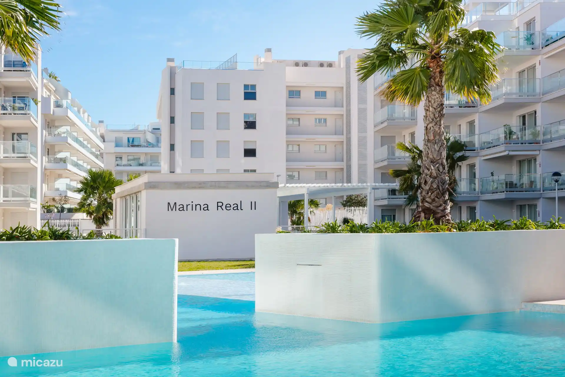 Ingang van het complex 