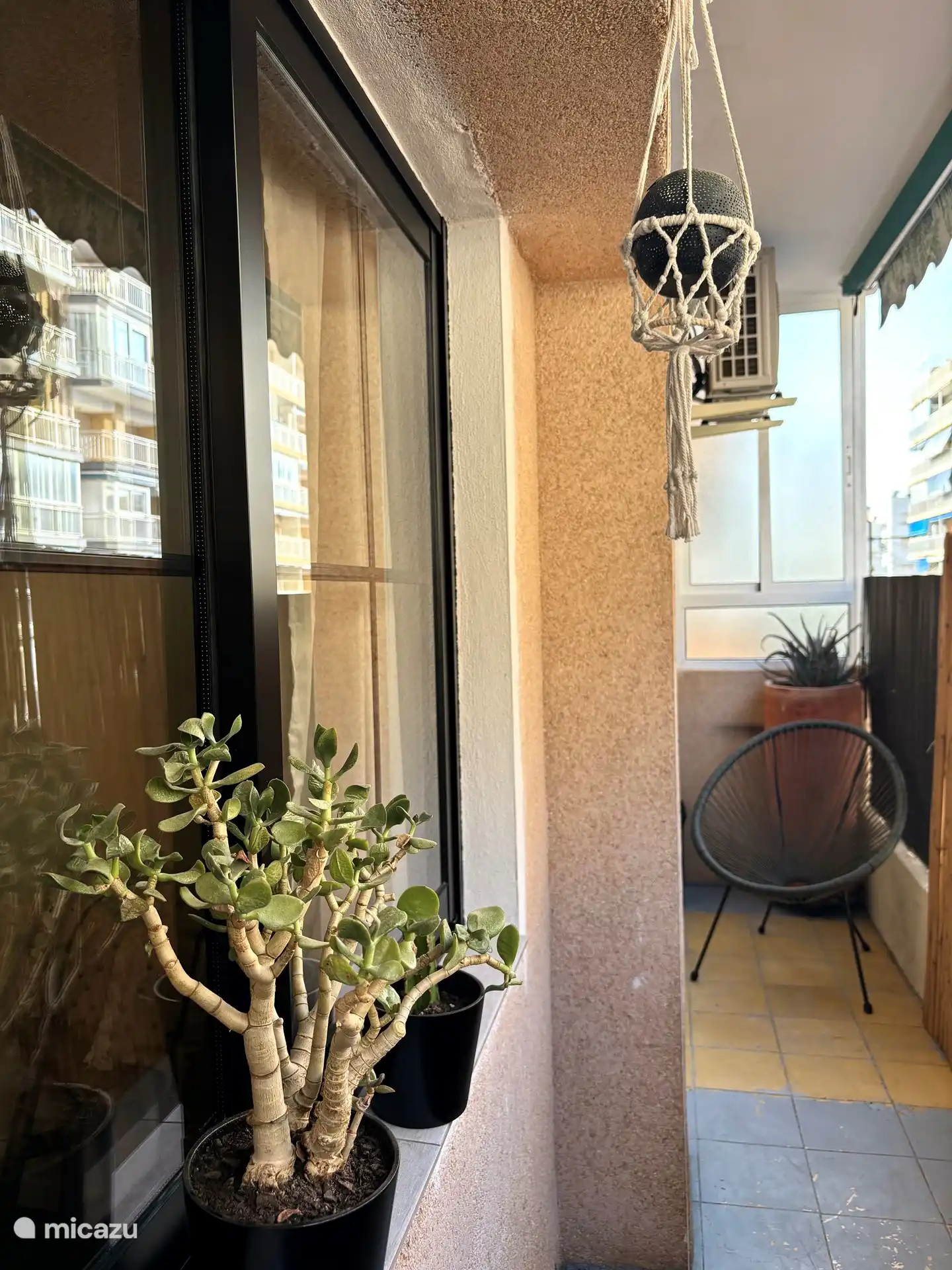 Balkon -zugänglich vom Schlafzimmer und vom Wohnzimmer