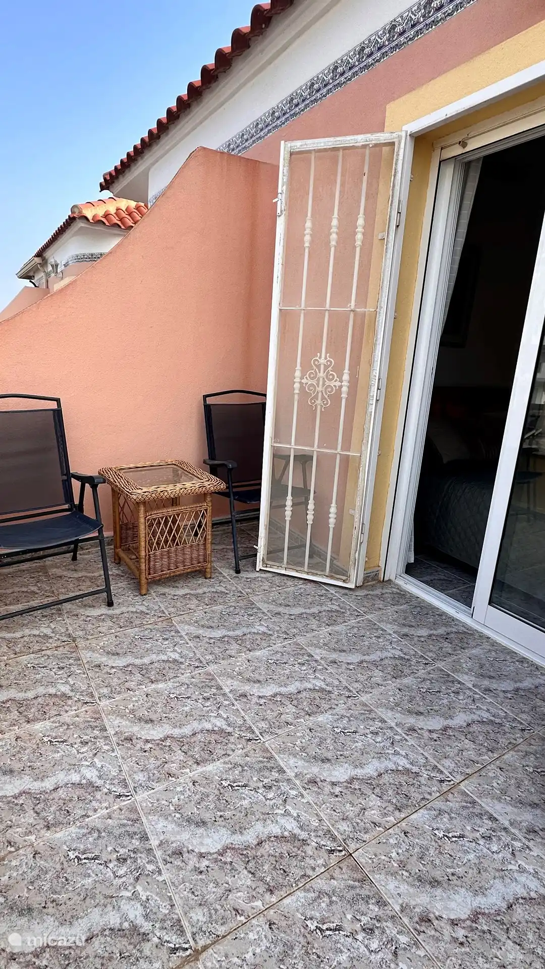 Terras noord aan slaapkamer 2