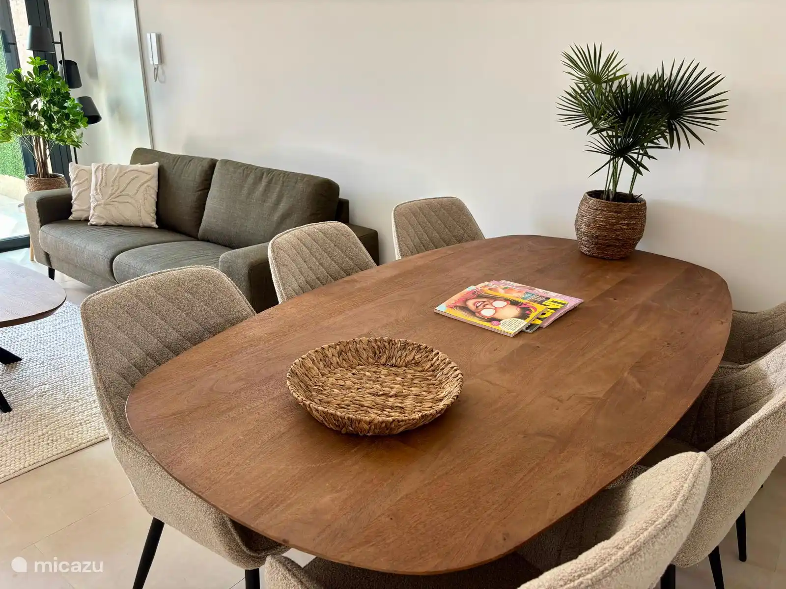 Woonkamer met eettafel