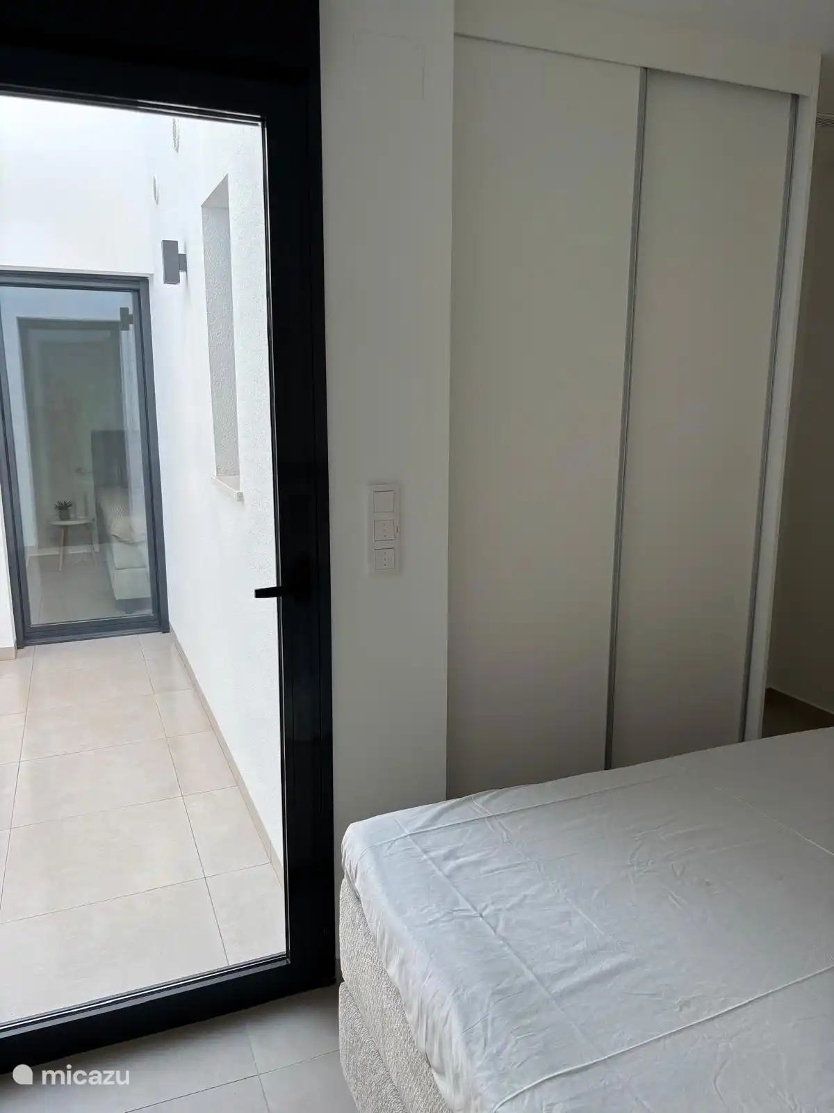 Inbouwkast en terrasje tussen slaapkamer 2 en 3