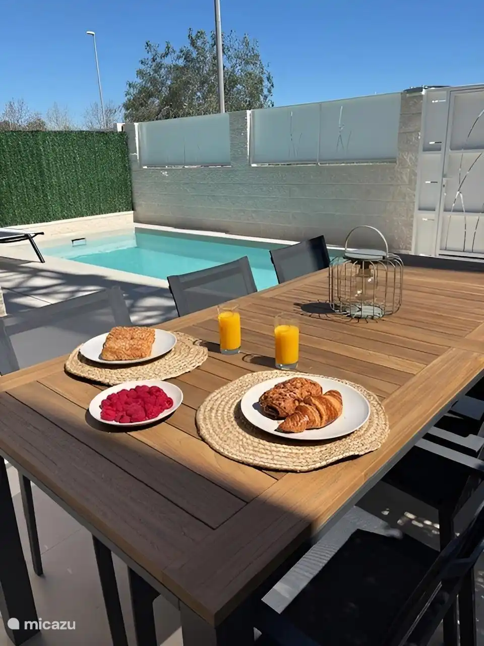 Eettafel buiten terras