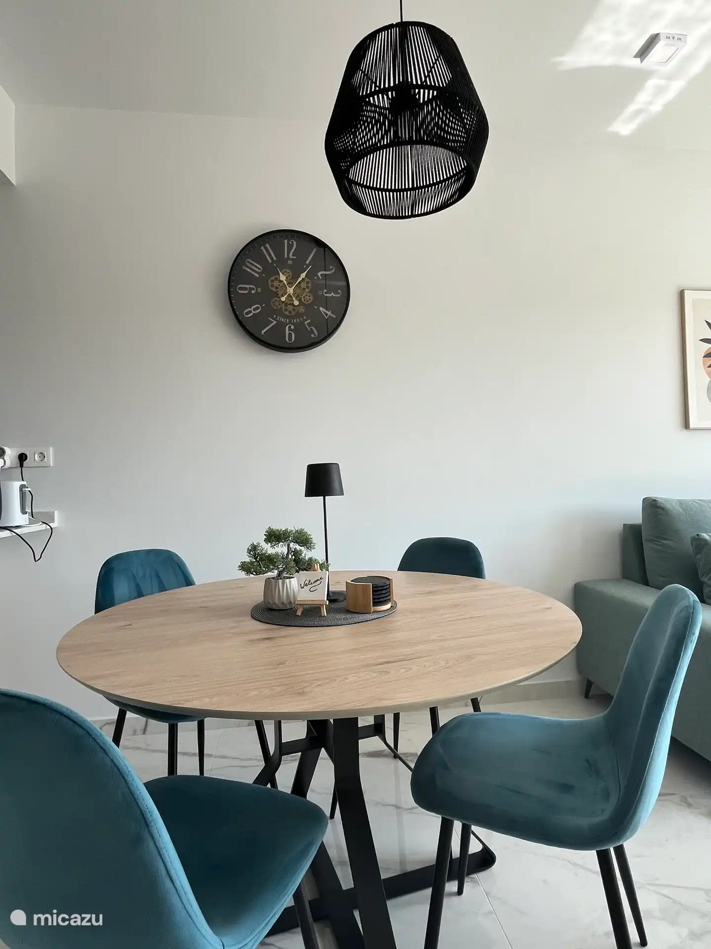 Voir la table à manger