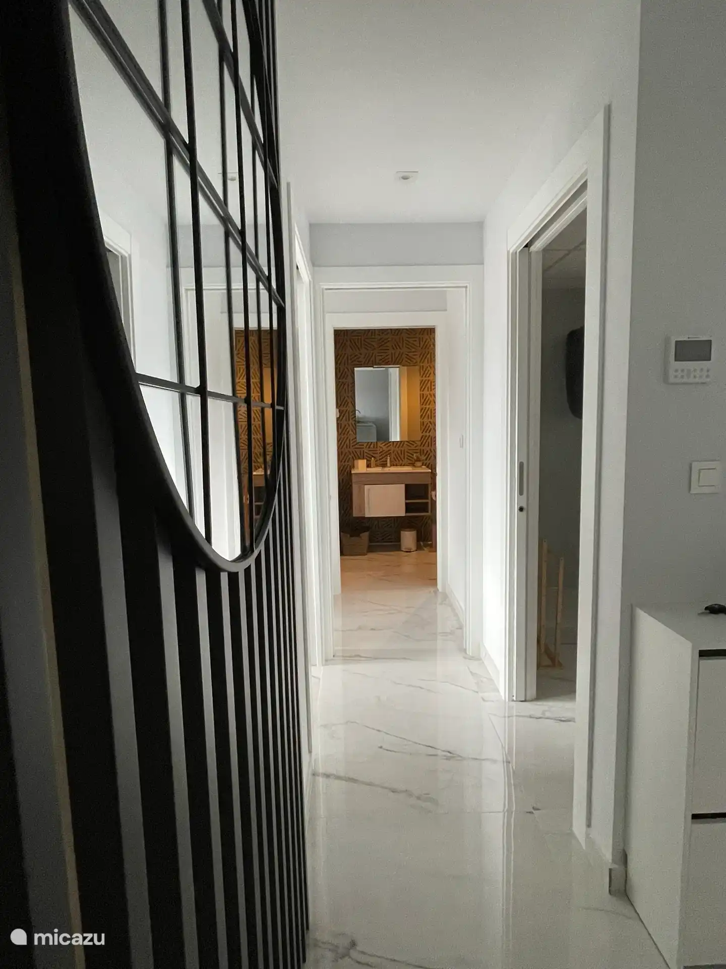 Voir la salle de bain chambre principale