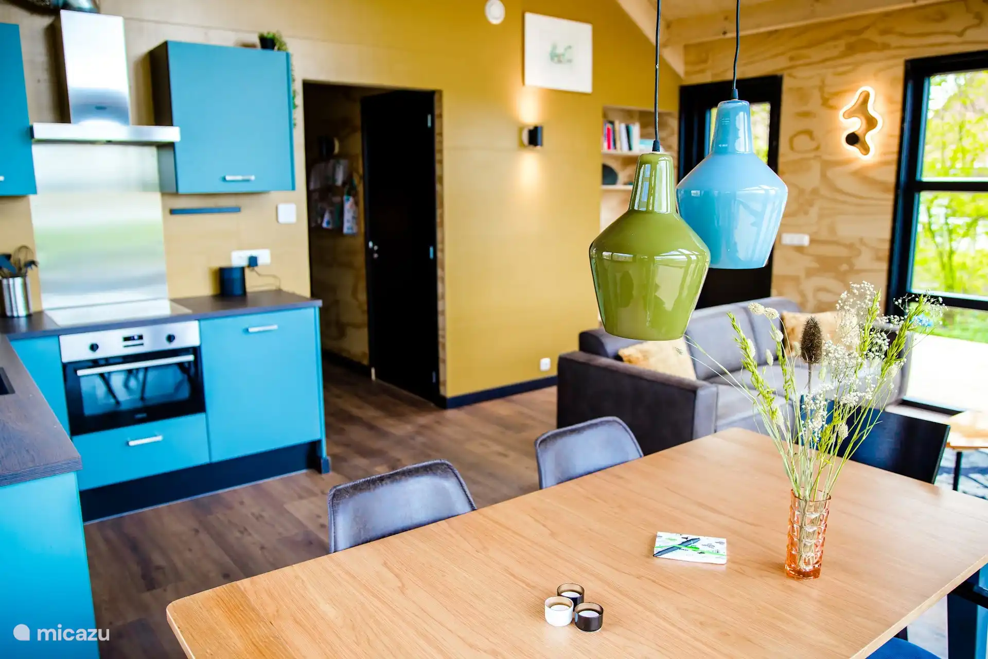 Open keuken met eettafel