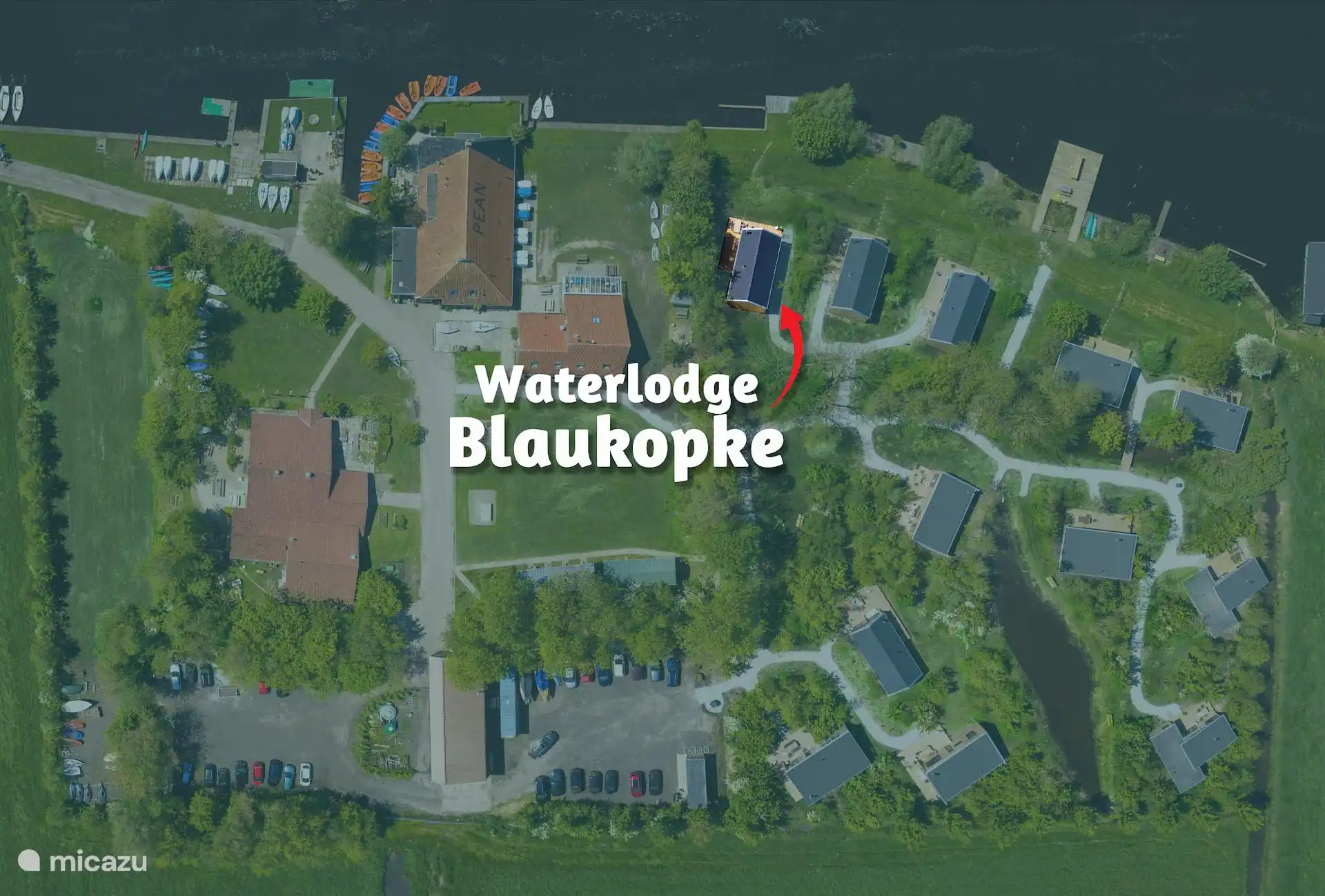 Luchtfoto van het park met de ligging van de lodge