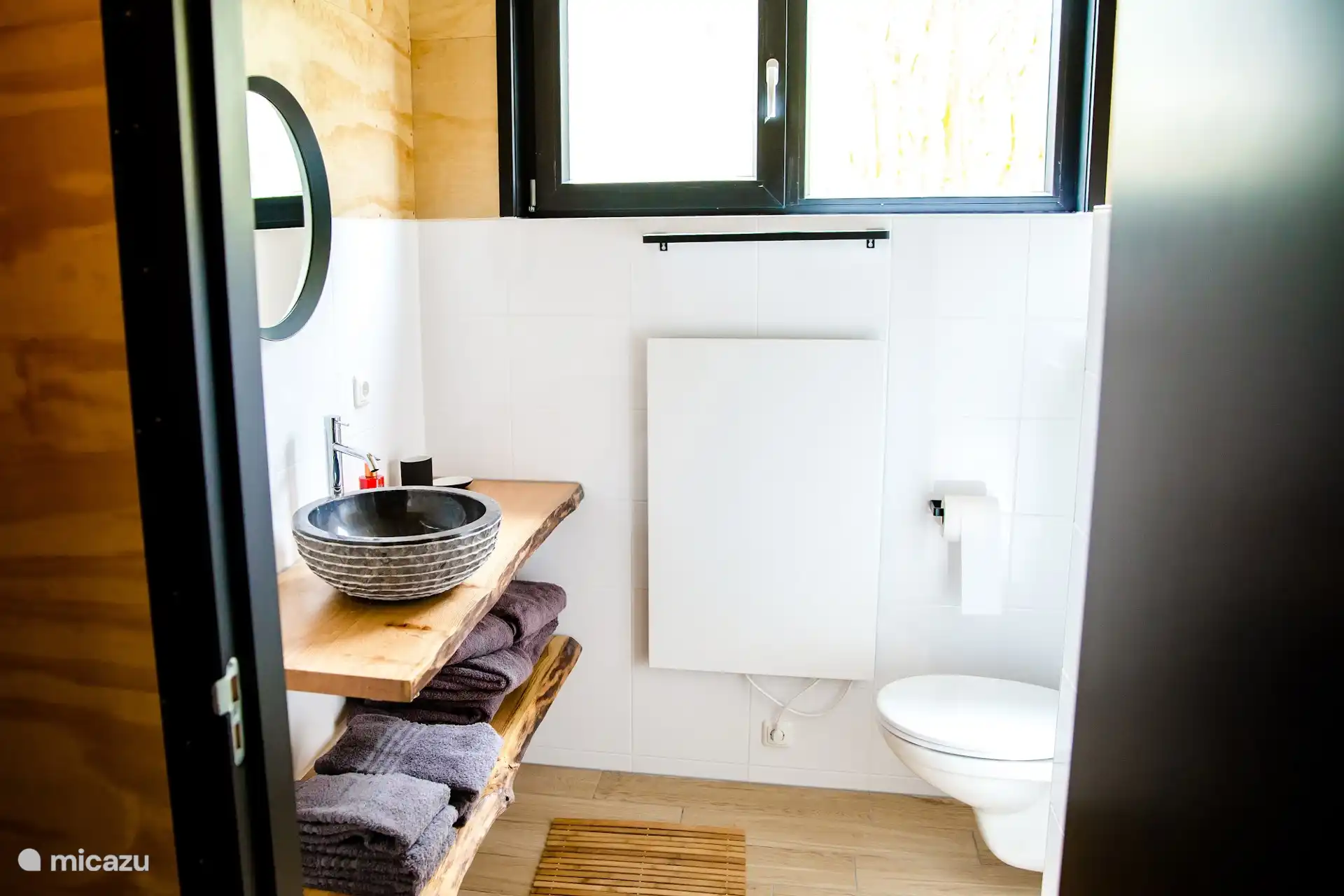 Toilet met wastafel
