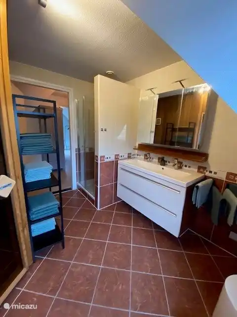 Badezimmer und Sauna