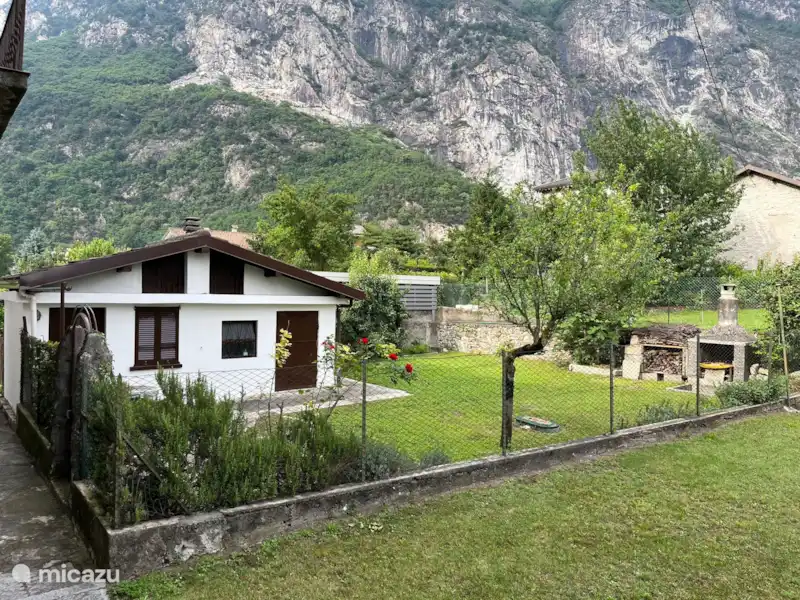 Casa della Mamma en Italia, Lago de Como, Novate Mezzola - Casa paredada Casa della Mamma en Italia, Lago de Como, Novate Mezzola - Casa paredada