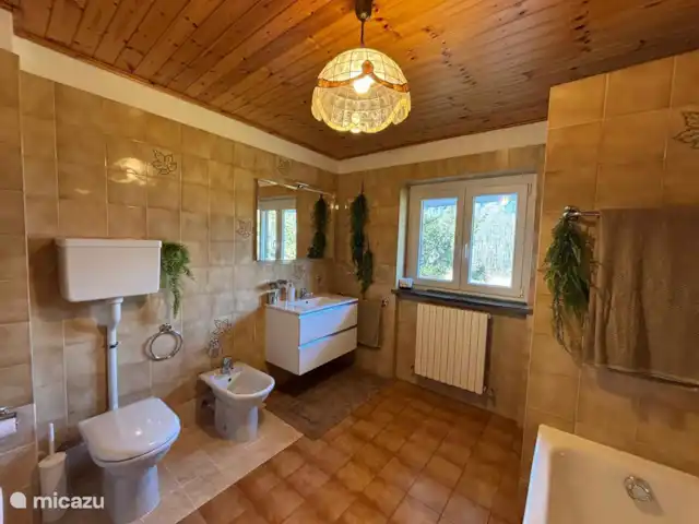 geschakelde woning huren in Italië, Comomeer, Novate Mezzola – Casa della Mamma badkamer