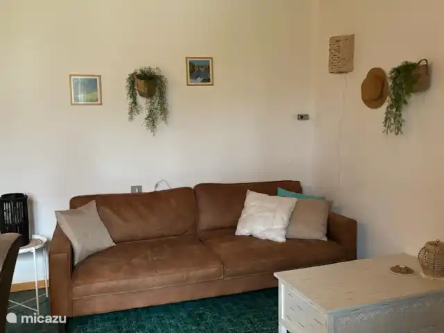 geschakelde woning huren in Italië, Comomeer, Novate Mezzola – Casa della Mamma bank woonkamer