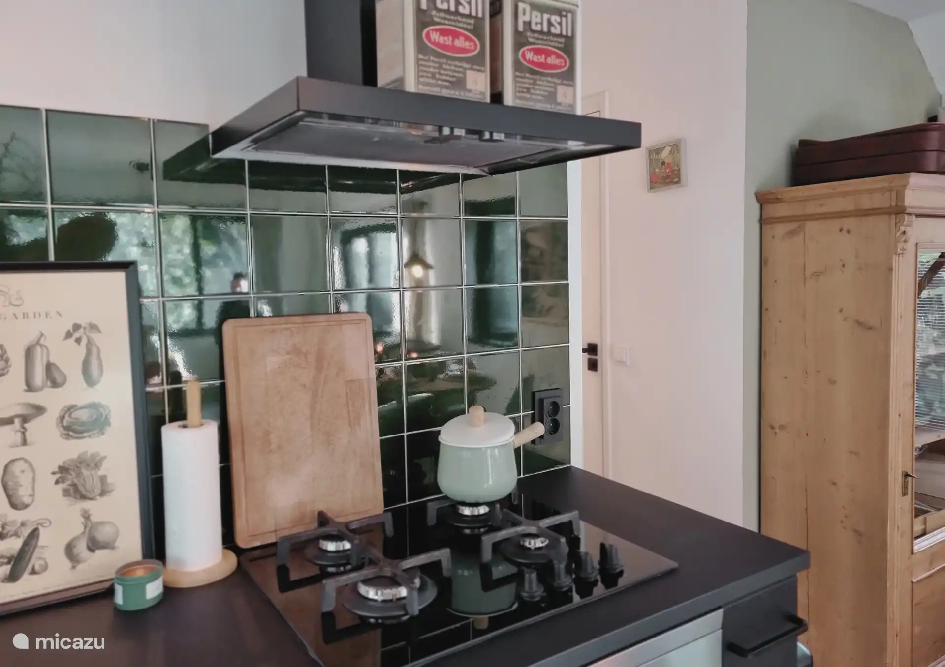 Der Gasherd mit Dunstabzugshaube