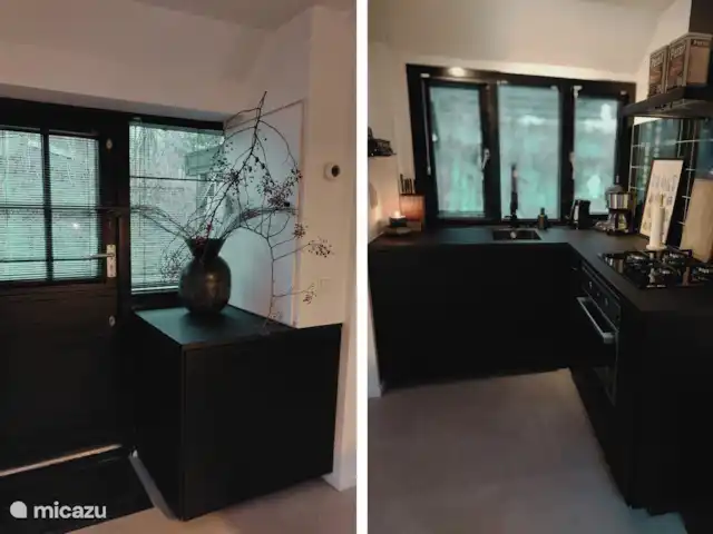 Oudveluwe - cabaña - bosque en Países Bajos, Güeldres, Voorthuizen - casa vacacional A la izquierda la entrada/salida de la casa seguida de la cocina completa