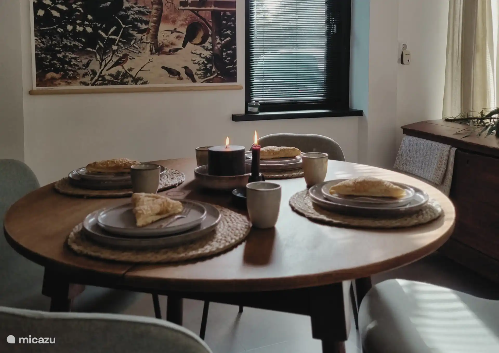 Der Esstisch schön gedeckt