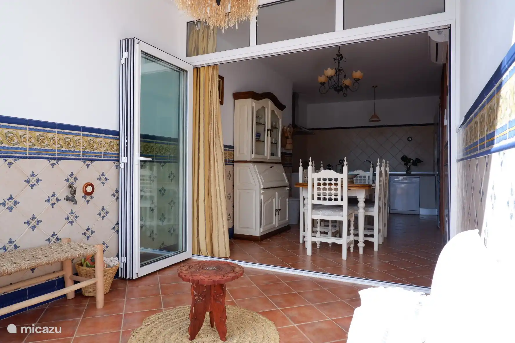 Terrasse-Esszimmer-Küche.