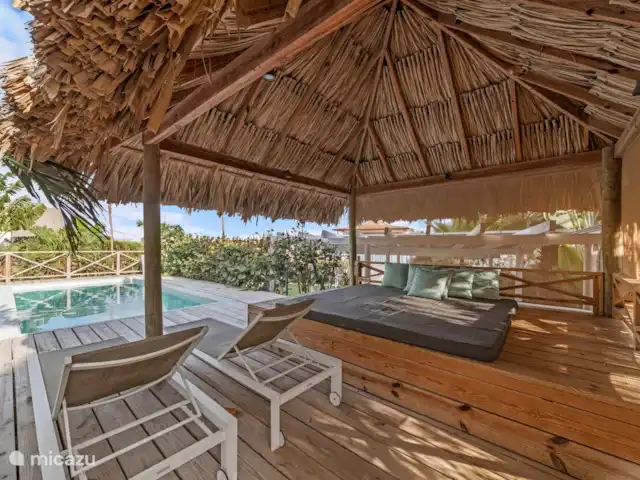 Lotus Rose Jan Thiel | Curaçao, Banda Ariba (est), Vista Royal - villa La palapa est un bel endroit ombragé pour profiter du soleil.