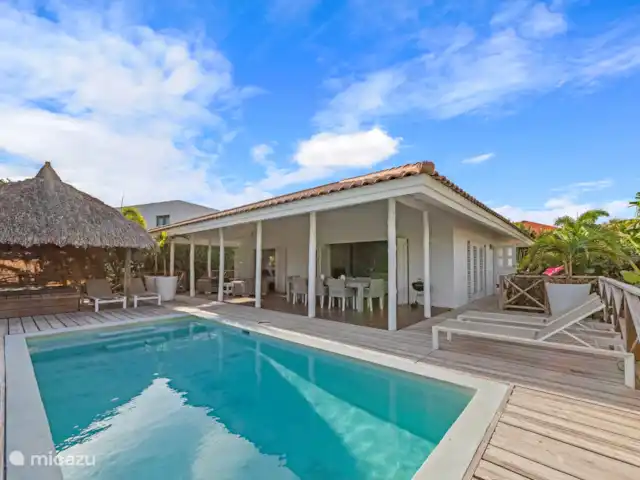 Lotus Rose Jan Thiel | Curaçao, Banda Ariba (est), Vista Royal - villa Il y a des transats au bord de la piscine