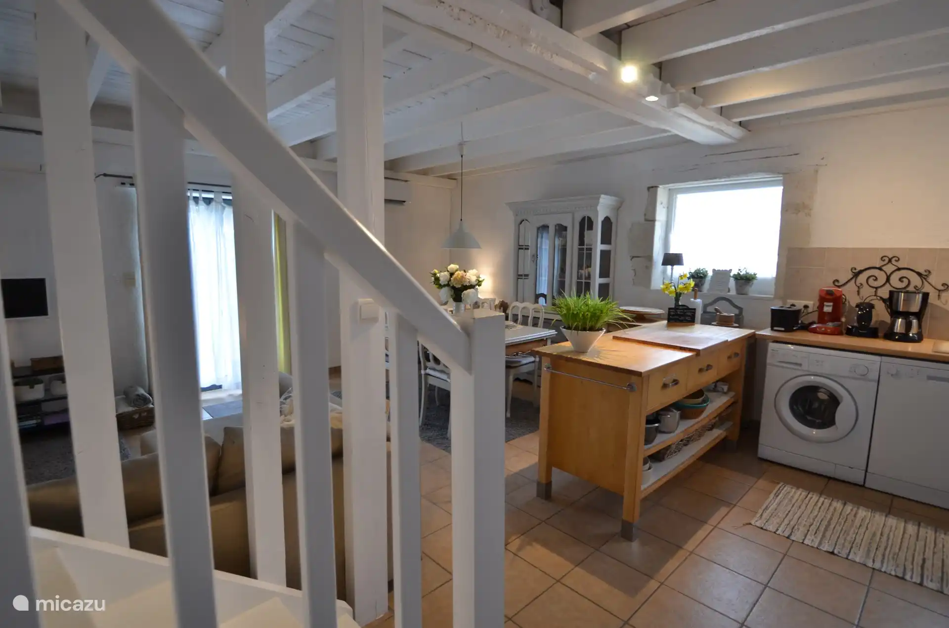 Hell und geschmackvoll eingerichtet.