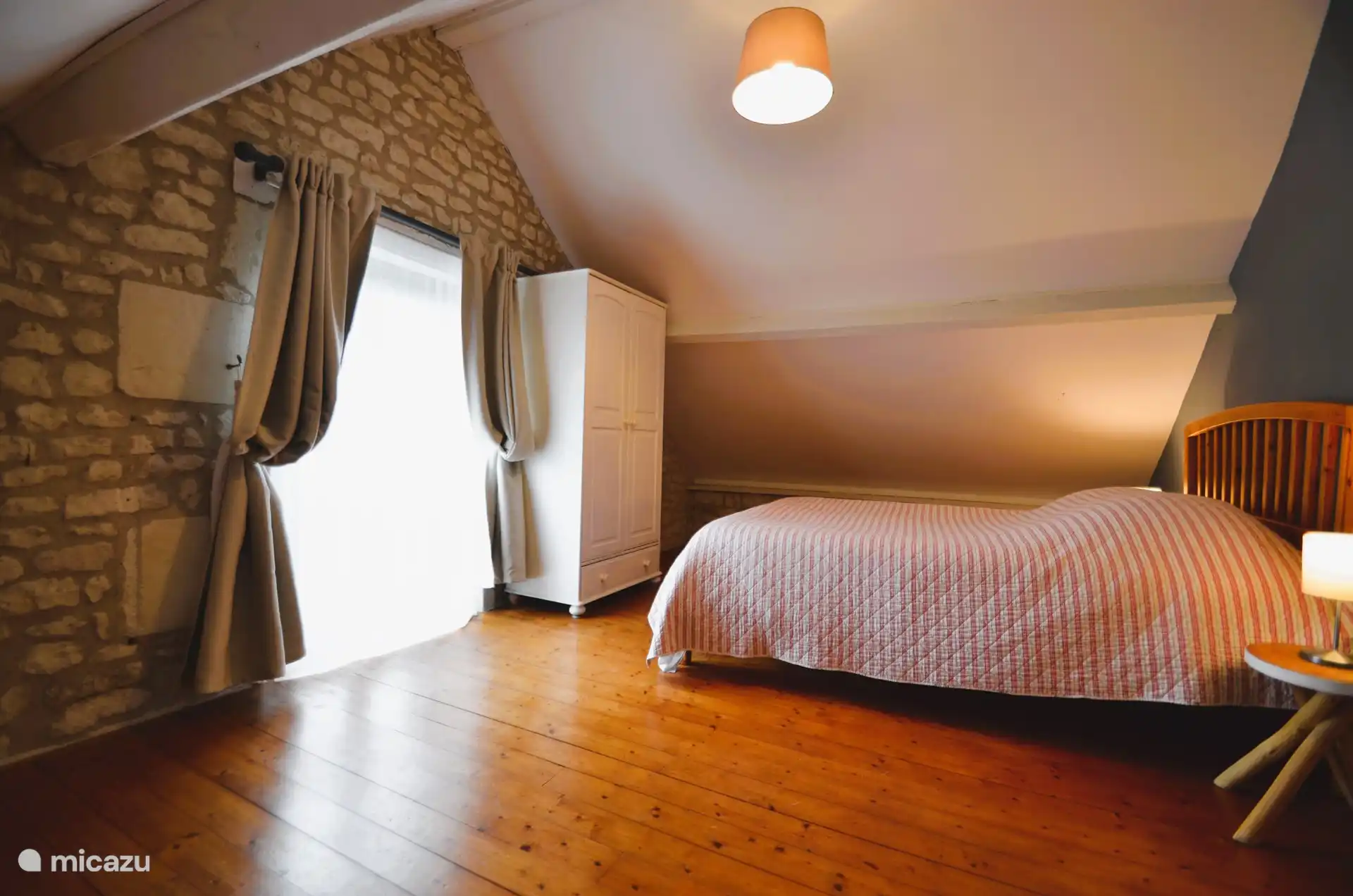 Aufwachen mit Vögeln im Hintergrund. Jedes Zimmer verfügt zudem über Heizung und Klimaanlage.