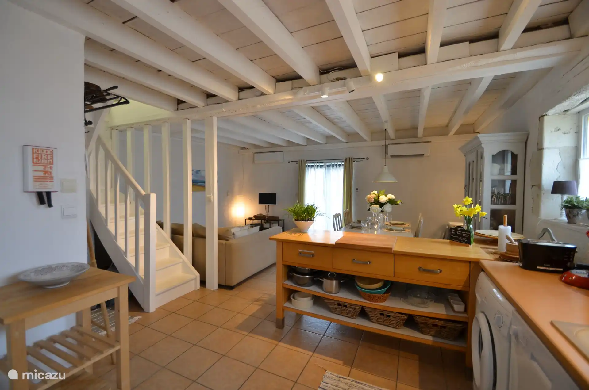 Offene Küche und Essbereich - Sitzgelegenheit.