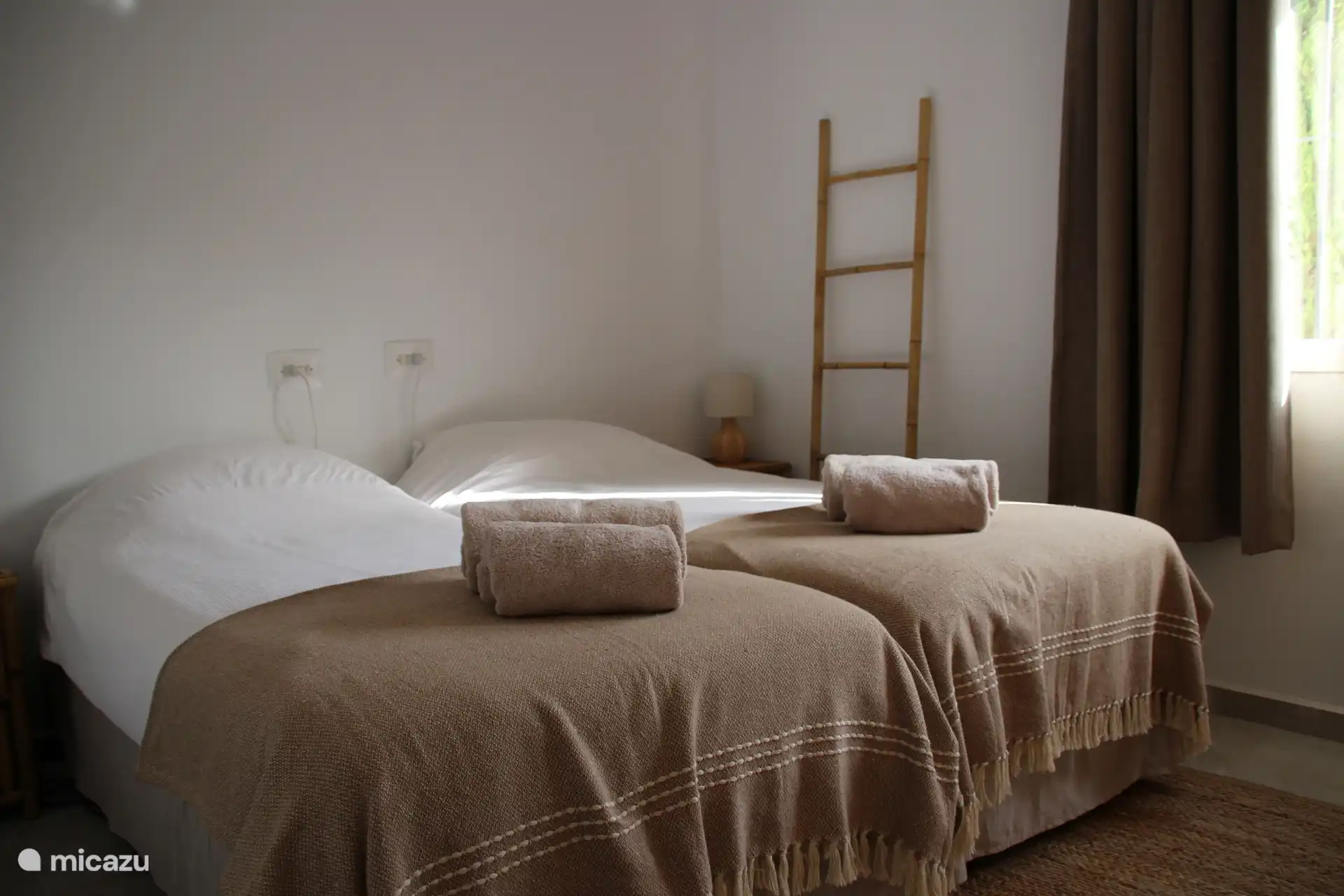 Dormitorio 2 con 2 camas de 90cm de ancho. Las camas son ajustables eléctricamente.