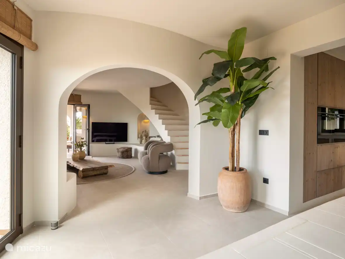 Blick vom Esszimmer zum Wohnzimmer