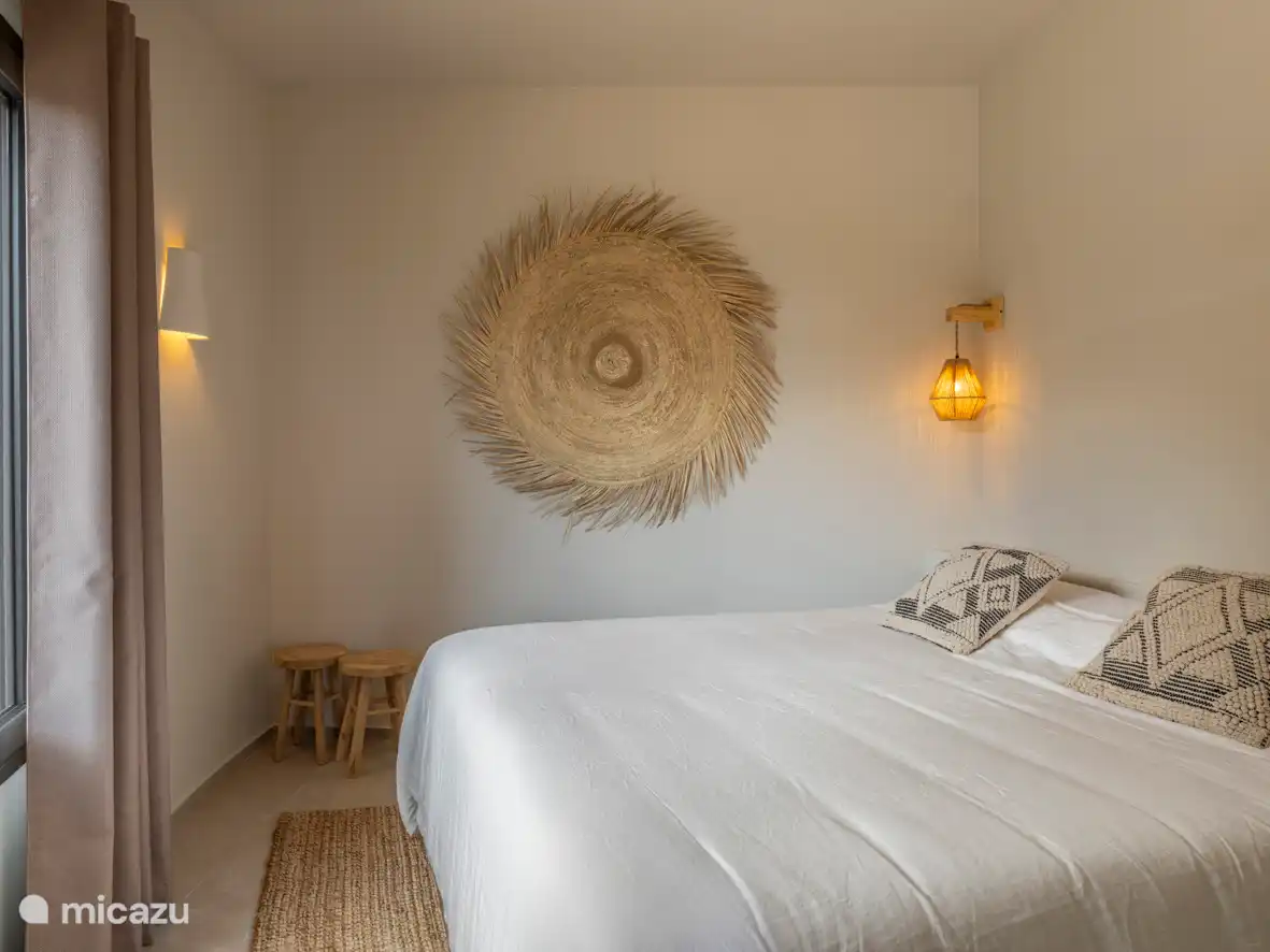 Schlafzimmer 5, befindet sich in der Wohnung mit offener Verbindung zum Wohnzimmer und zur Küche