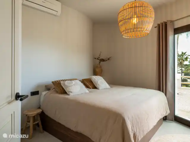 Casa Nassau Moraira / Benissa | Espagne, Costa Blanca, Benissa - villa Chambre 4 de l’appartement avec accès direct au jardin par porte coulissante