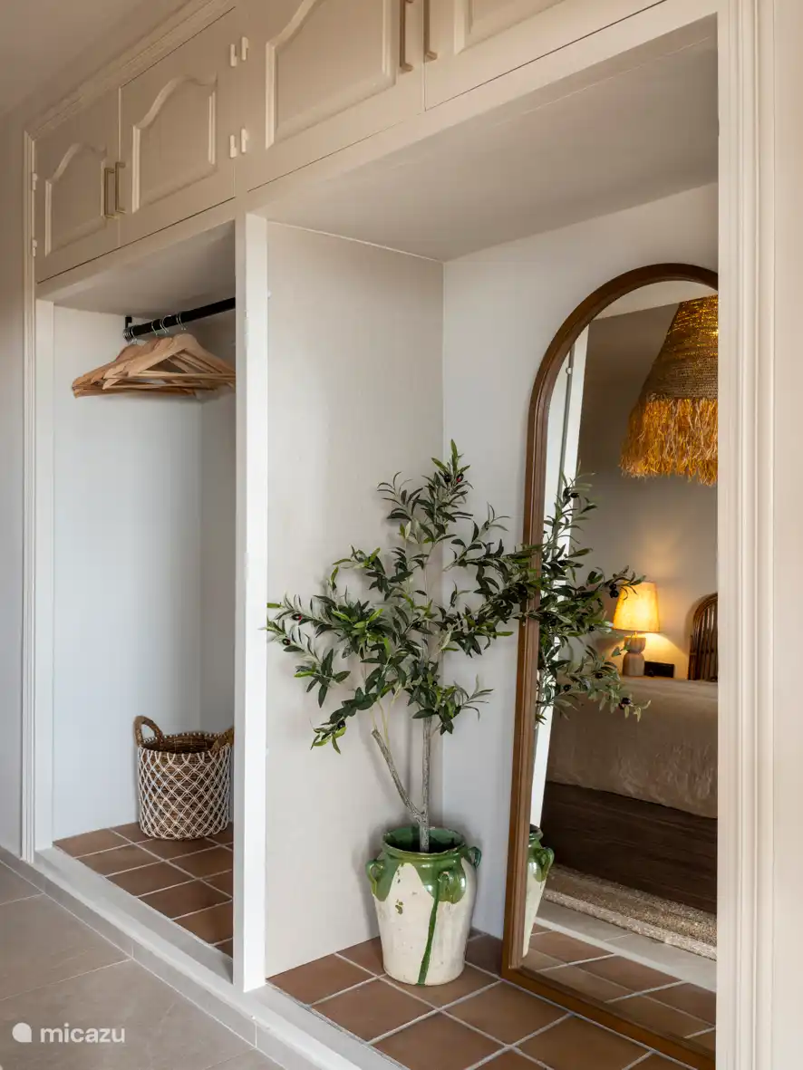 Kleiderschrank im Schlafzimmer 3