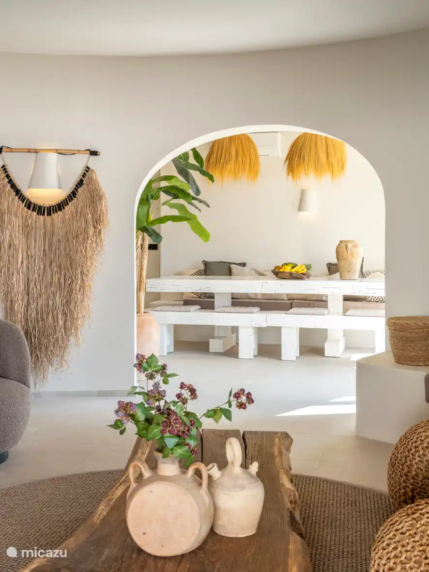 Blick vom Wohnzimmer auf das Esszimmer und die Küche