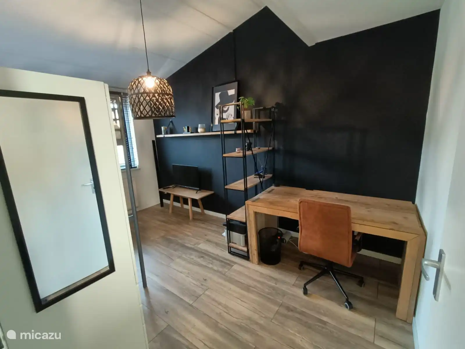 1. OG: Arbeitsplatz im Schlafzimmer 2