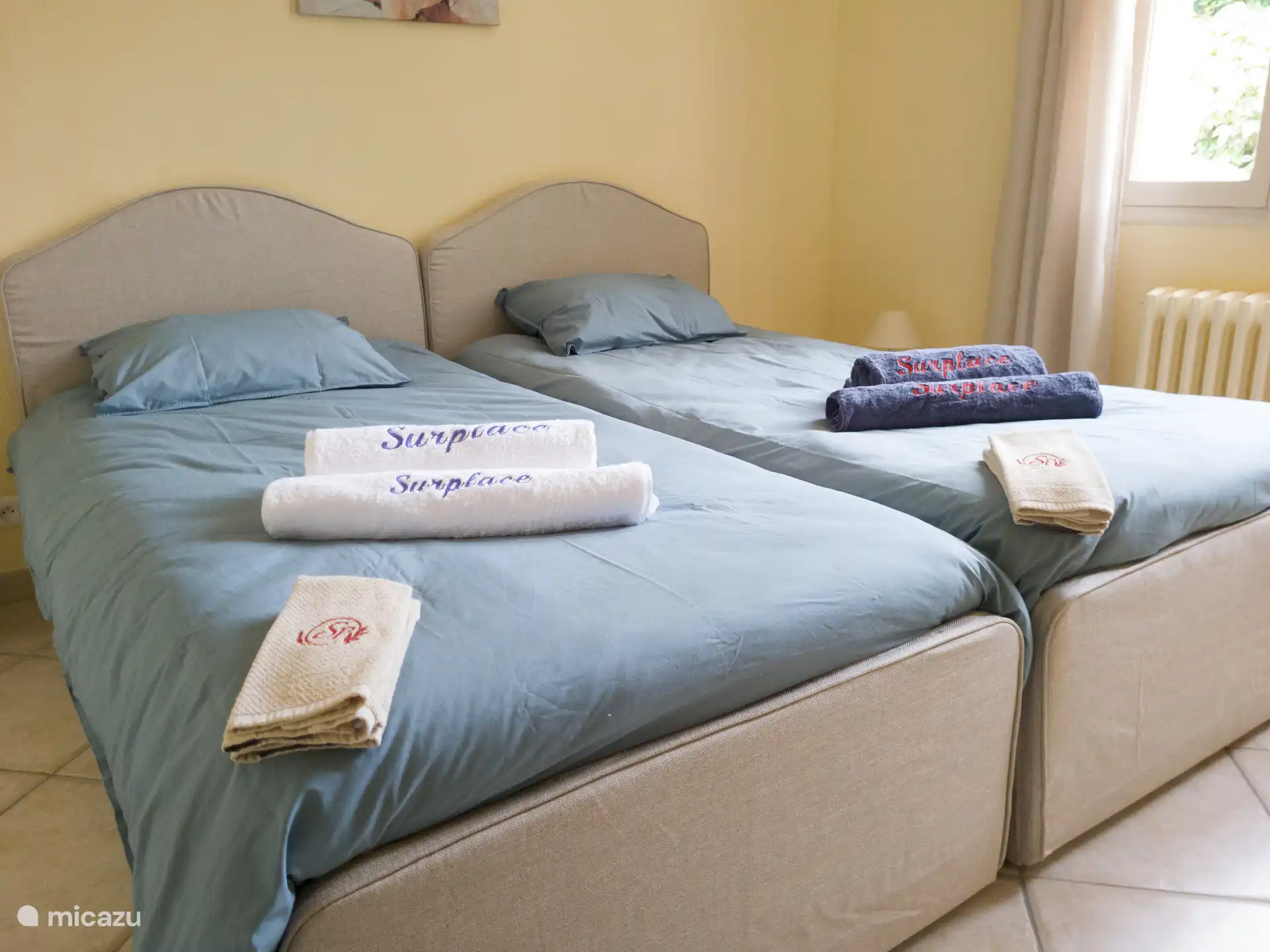 Schlafzimmer mit Deckenventilator