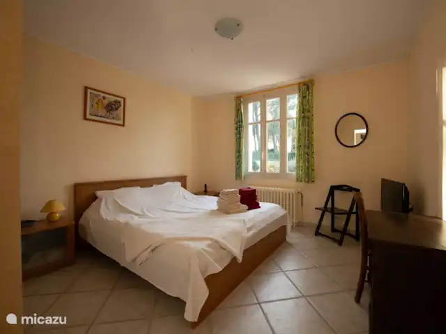 Sur Place | France, Var, Carcès - villa lit double, (160x200) chambre upper house