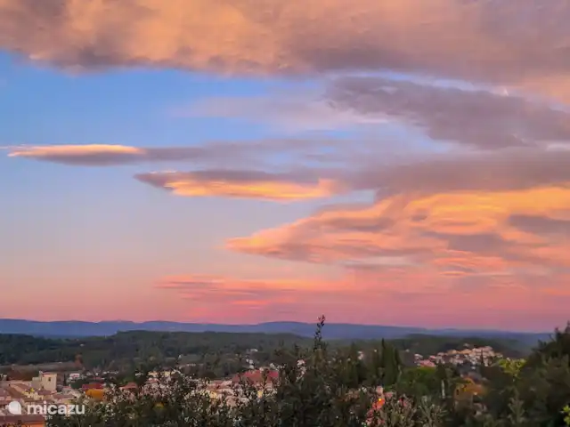 Sur Place | France, Var, Carcès - villa et vous obtenez les plus beaux levers et couchers de soleil